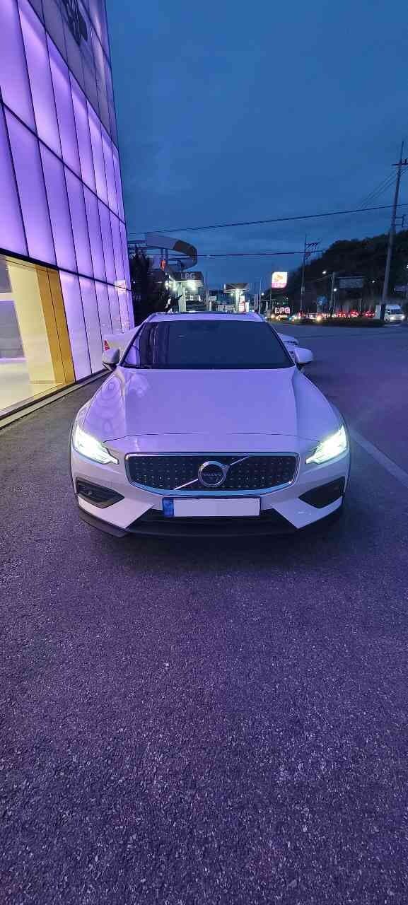 볼보 V60 크로스컨트리 B5 AWD 프로 게시글 썸네일