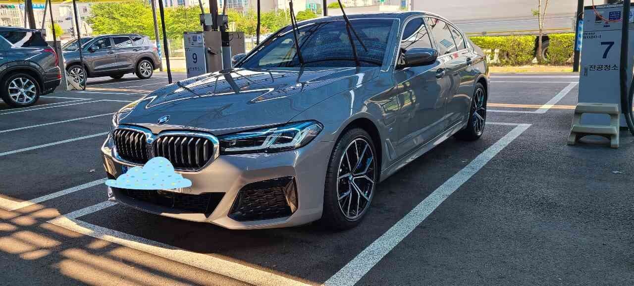BMW 5시리즈 530e M 스포츠 패키지 P2 게시글 썸네일
