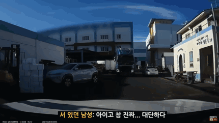 "차 안 빼줘서"…주차된 차 그대로 받아버린 화물차주[영상] 게시글 썸네일