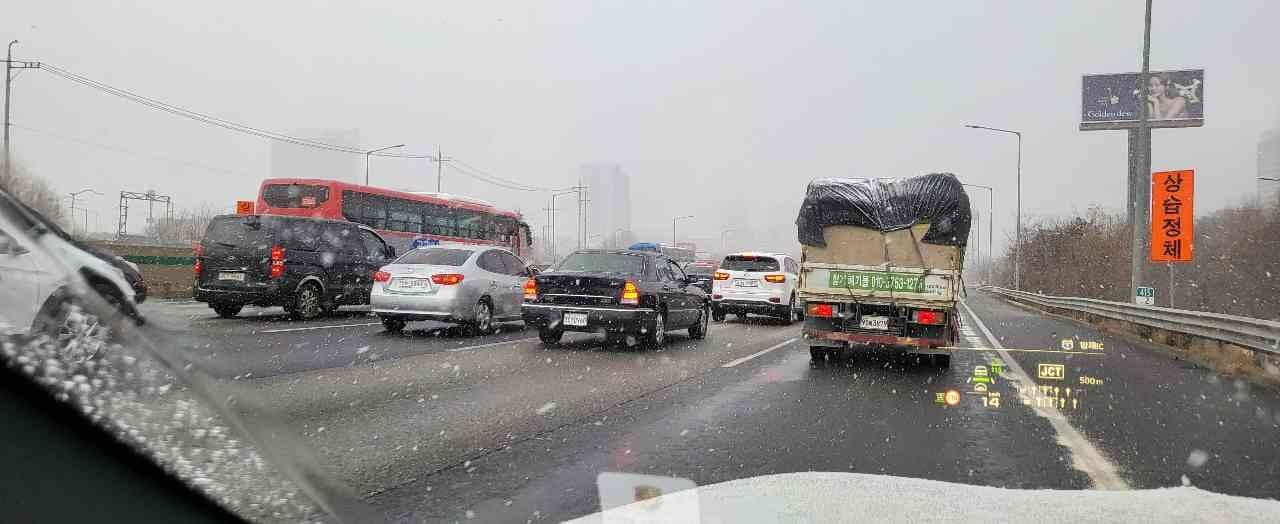 눈이 쏟아지네요.. 게시글 썸네일