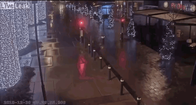 도로 차단봉을 보지못한 자동차의 최후 게시글 썸네일