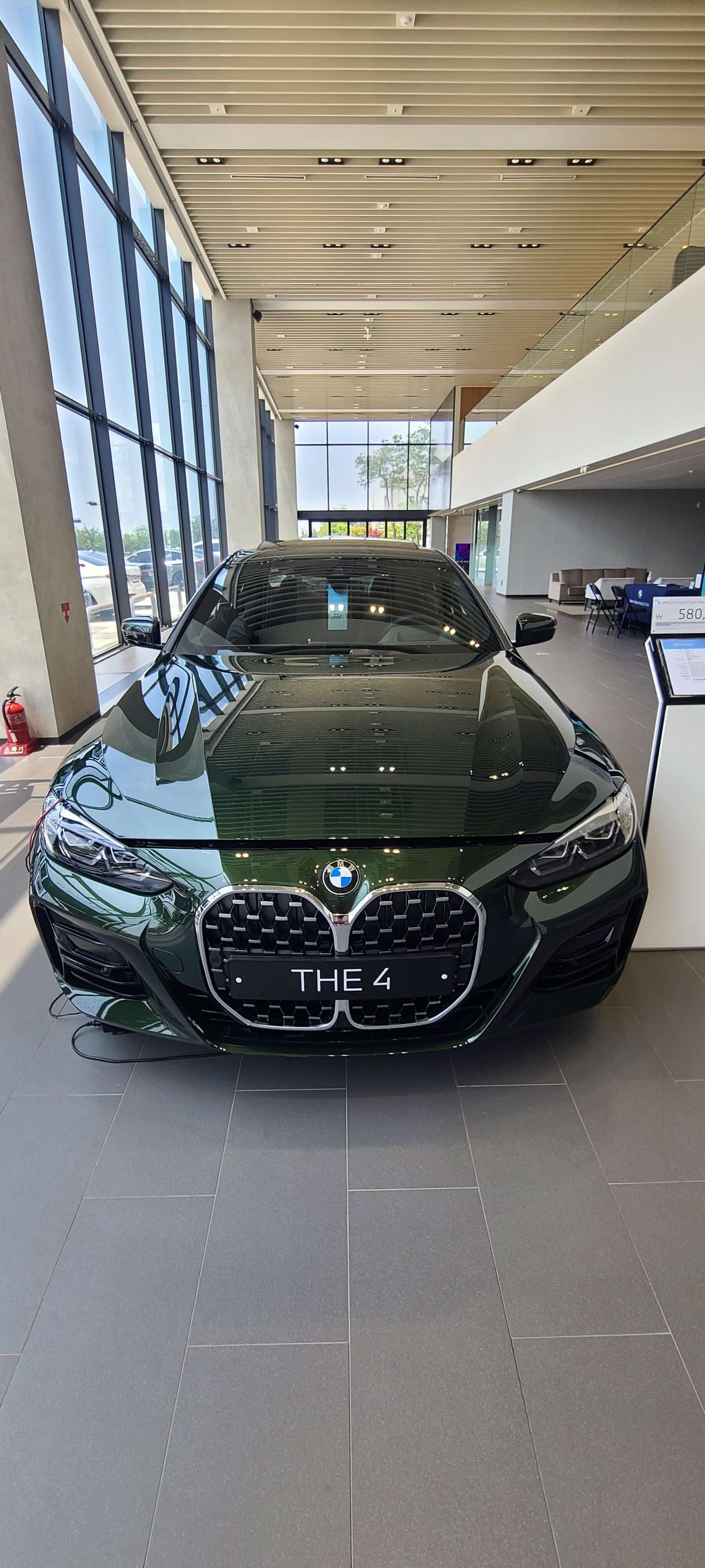 BMW 4 Series 420i Coupe M Sport P2 게시글 썸네일