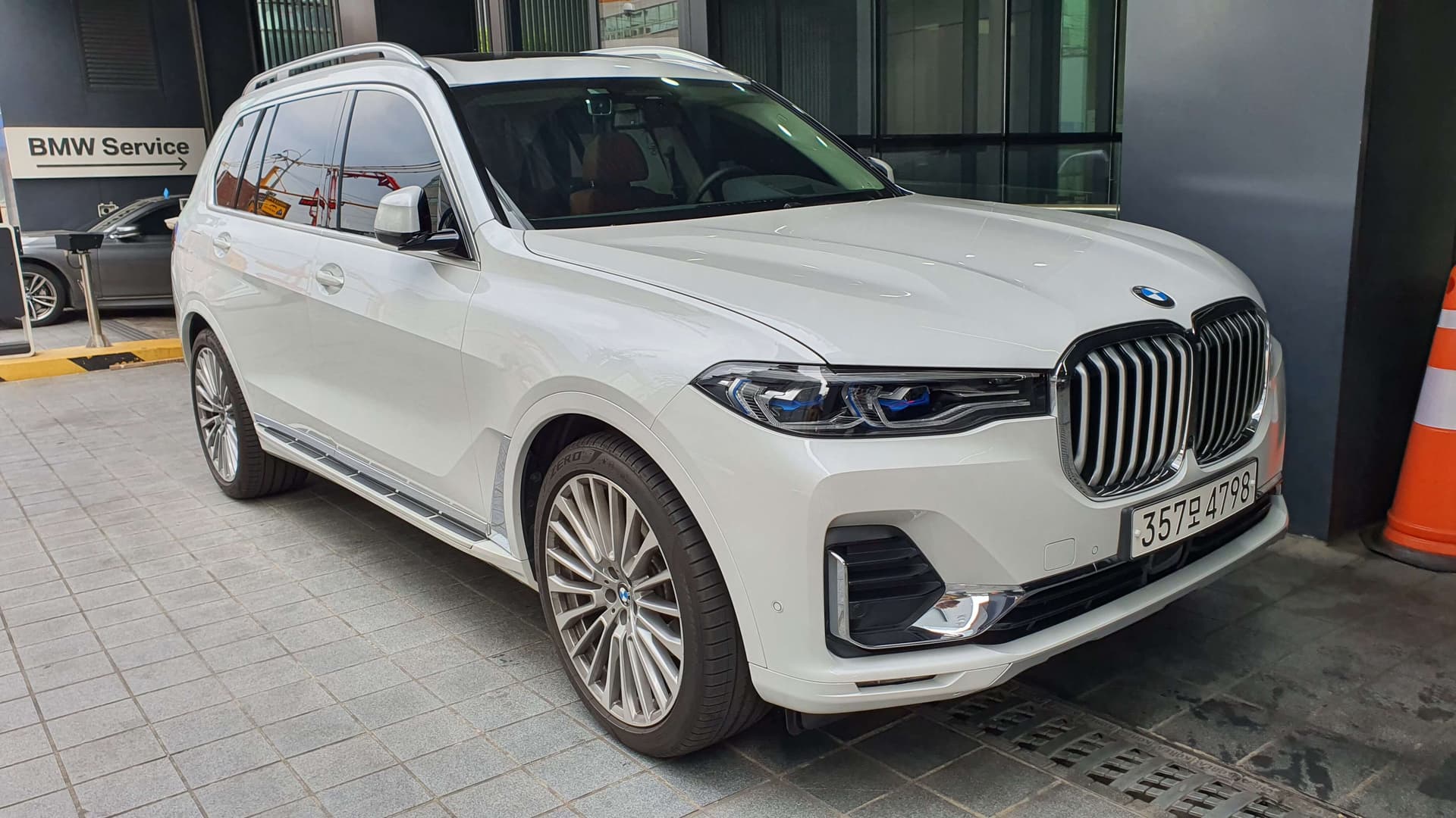 BMW X7 40i xDrive Design Pure Excellence 6인승 게시글 썸네일