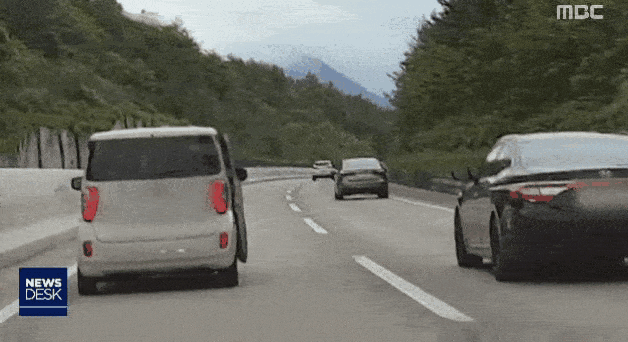 고속도로에서 엉덩이 흔드는 사람? 게시글 썸네일