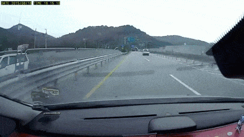 (퍼옴)순간  목숨을 구한 운전자 게시글 썸네일