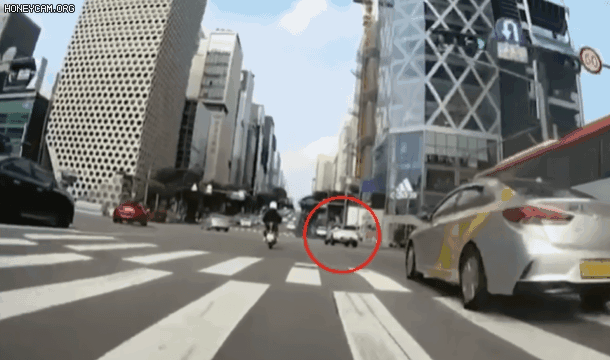 오토바이가 문제인가 차가문제인가? 게시글 썸네일