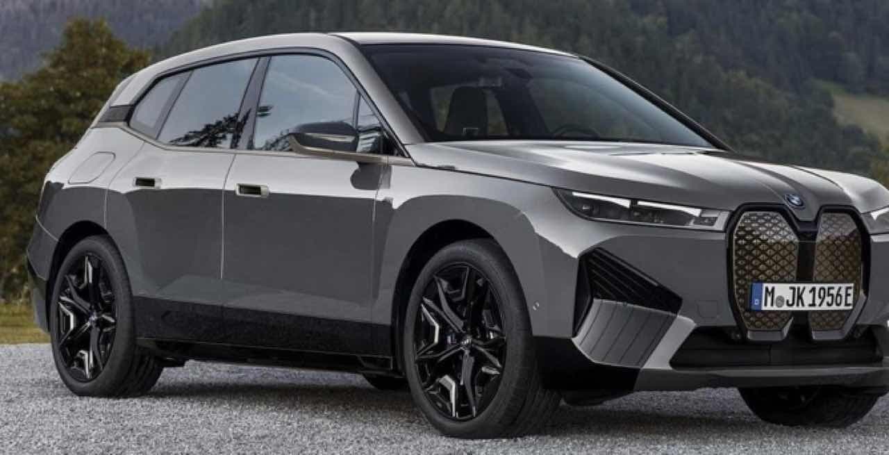 BMW—전기차 iX M60 출시 예고  게시글 썸네일