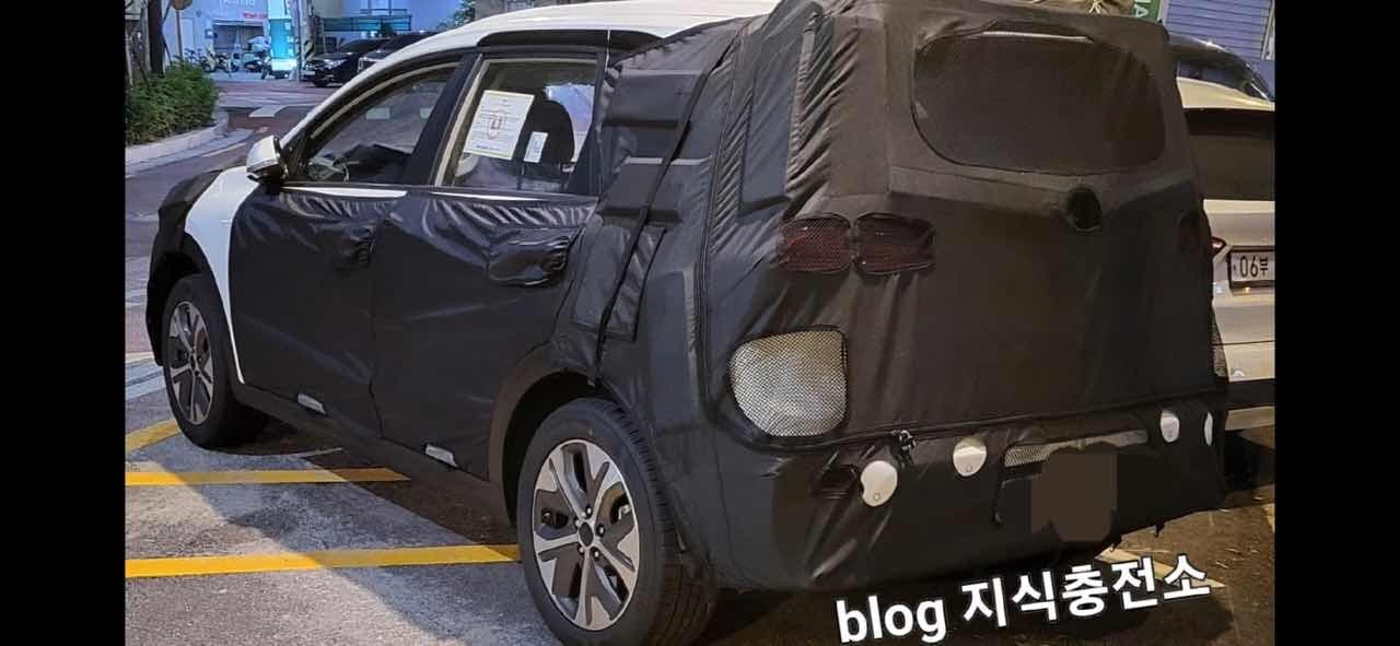 위장막 덮힌 현대기아 소형SUV??? 게시글 썸네일