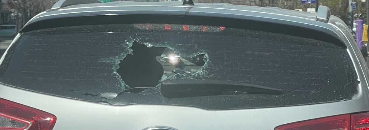 자동차 유리가 이렇게도 깨질 수 있군요 게시글 썸네일