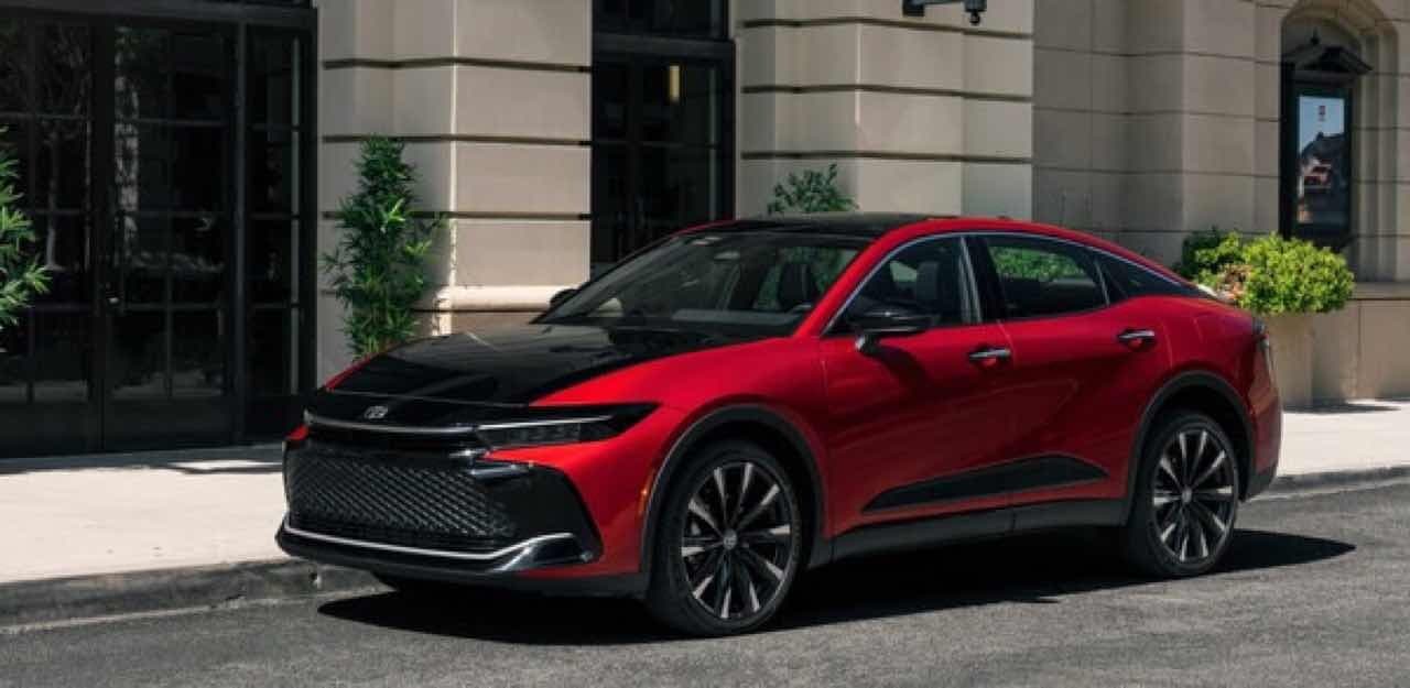 토요타, 준대형 세단 '신형 크라운' 공개 게시글 썸네일