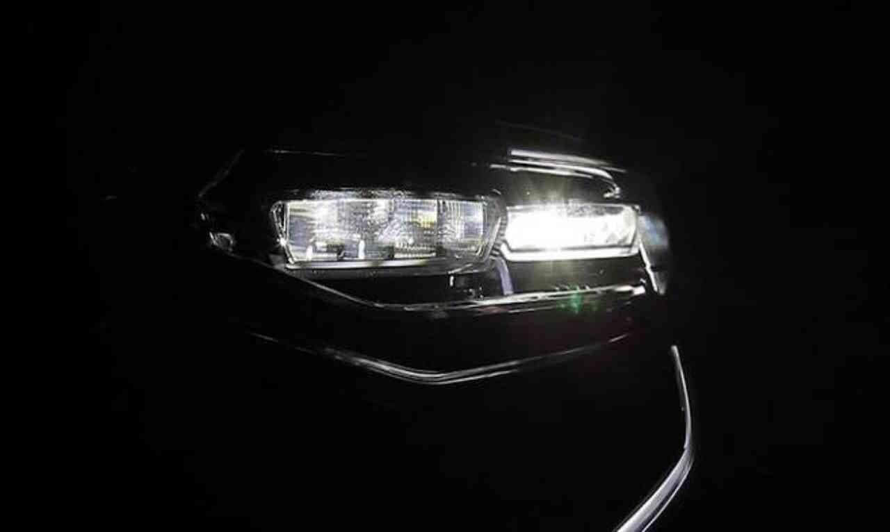 차가 스스로 상향등 조정하는 SM6.. "어두운 길엔 상향등, 상대 차에는 하향등" 게시글 썸네일