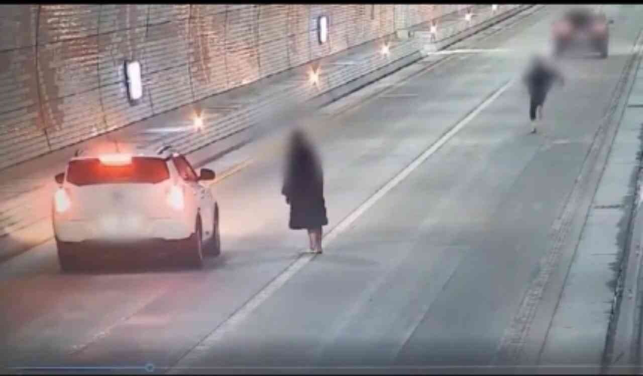 보령 해저터널서 목숨 걸고 달리기 셀카도…"불법행위 엄정 조치" 게시글 썸네일