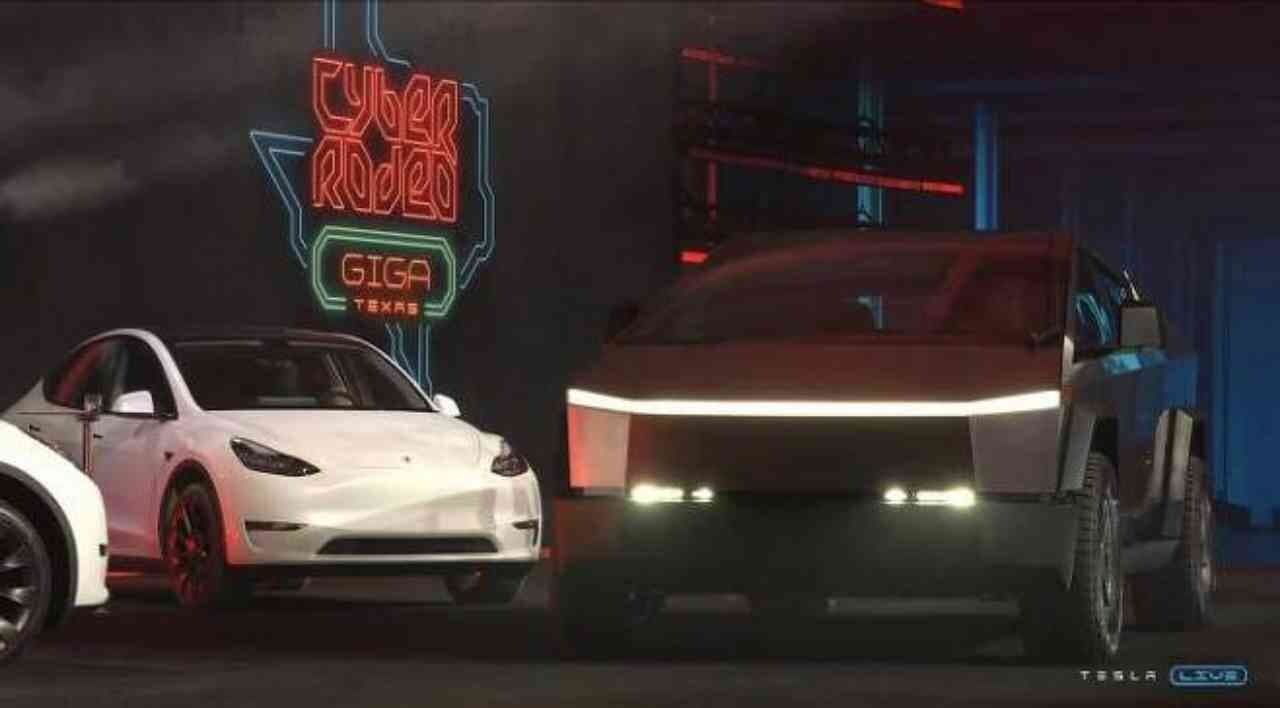 테슬라, 사이버트럭 양산형 공개..도어 핸들 삭제 '눈길' 게시글 썸네일