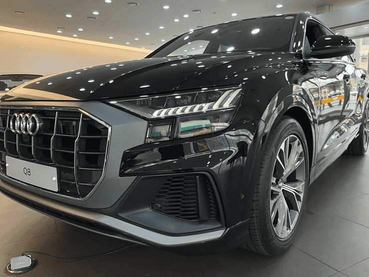 아우디 Q8 전시장 입고 실제 차량 사진입니다 게시글 썸네일