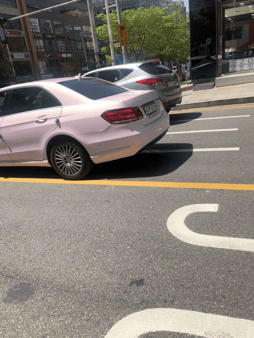 참 핑크색 안어울리네요 게시글 썸네일