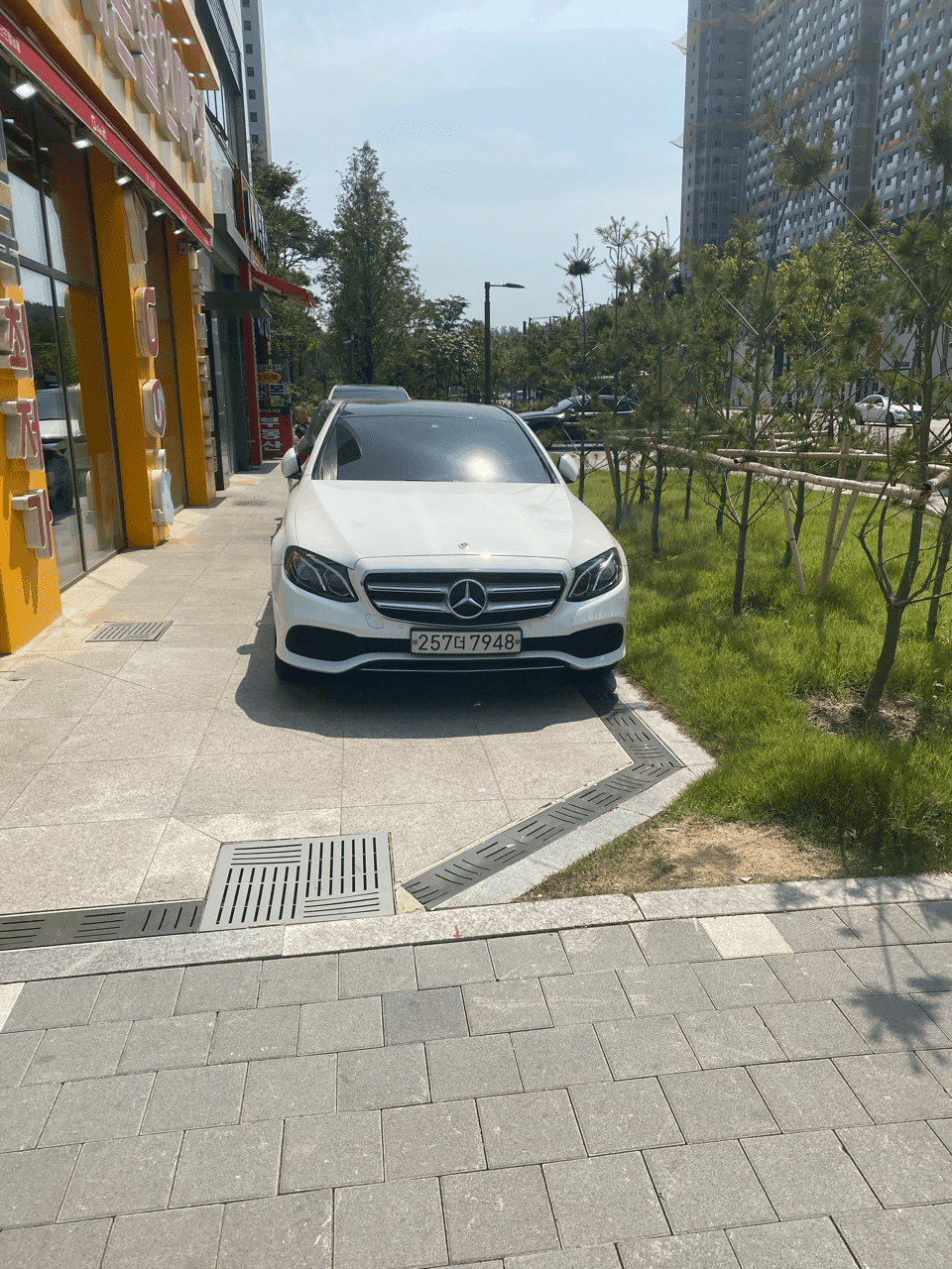 날이 덥네여 여름인듯!  게시글 썸네일