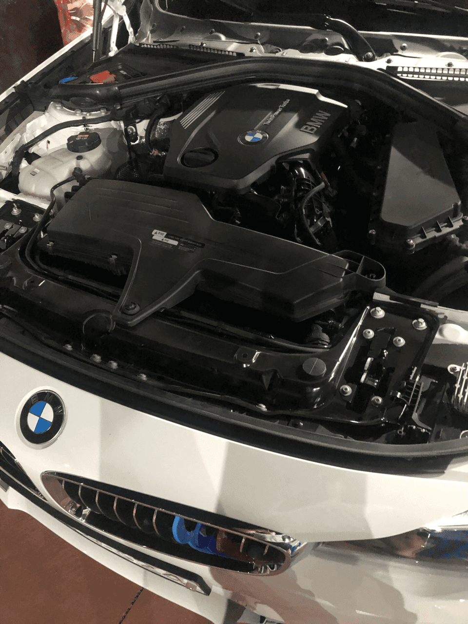 [팁]BMW 본넷 여는법 게시글 썸네일