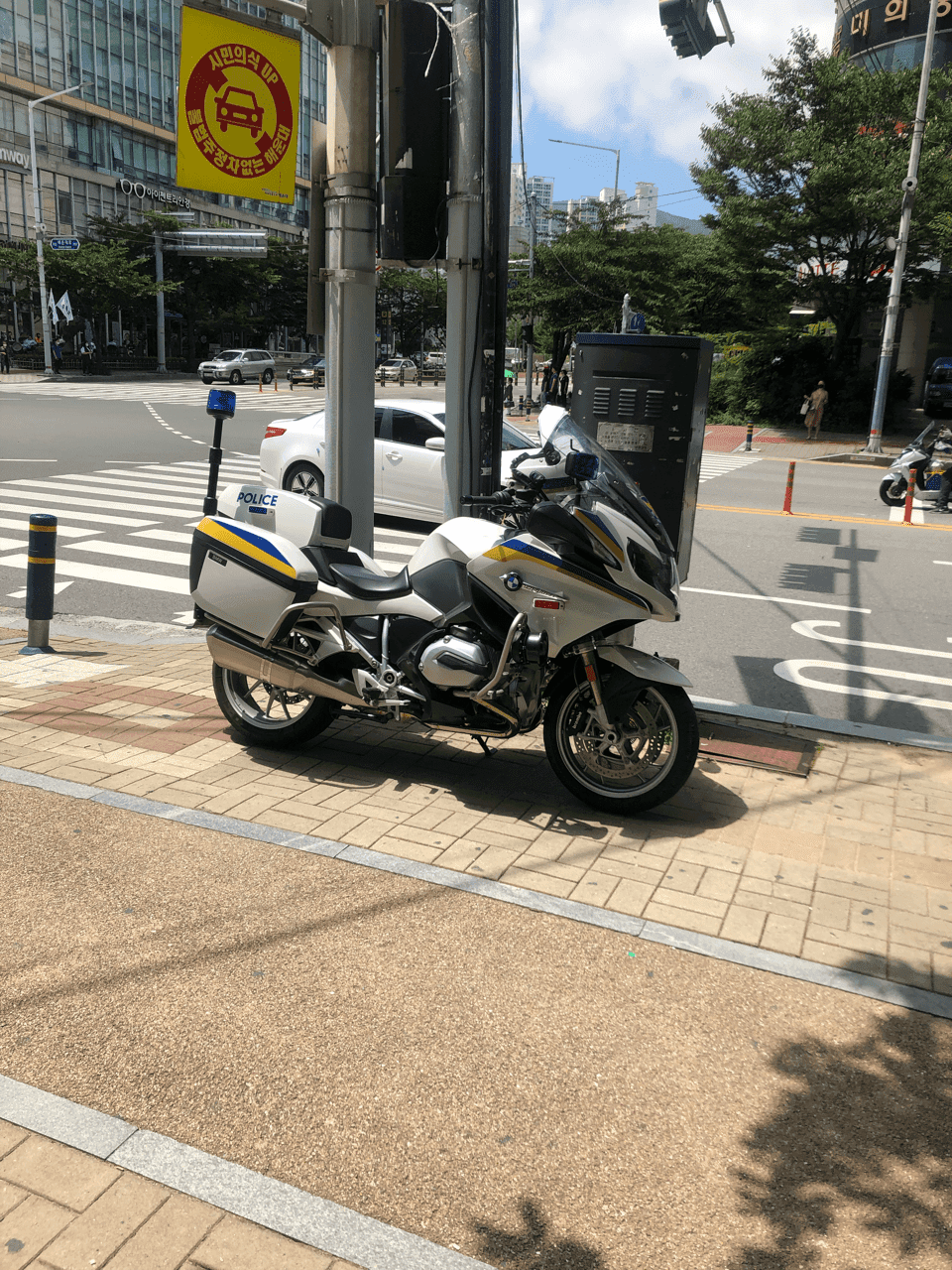 경찰의 불법행위 게시글 썸네일