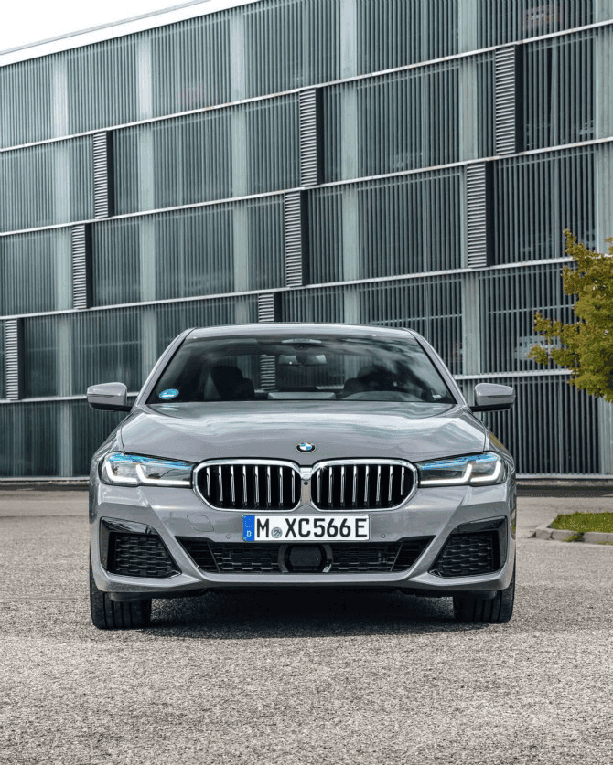 BMW 545e x드라이브 (LCI 버전) 게시글 썸네일