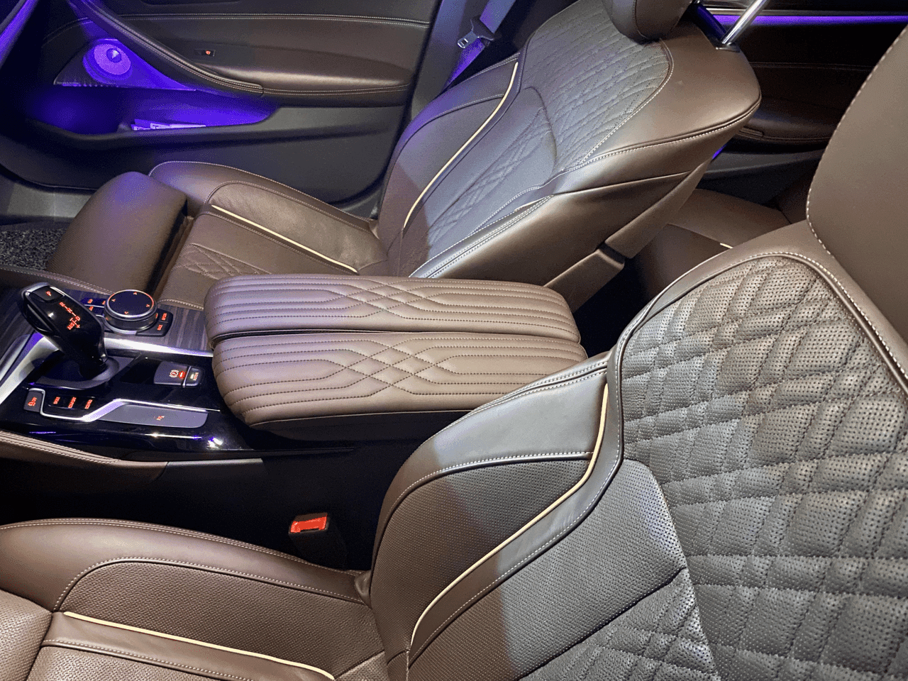 [BMW] 문레스트 양문형 콘솔 쿠션  게시글 썸네일