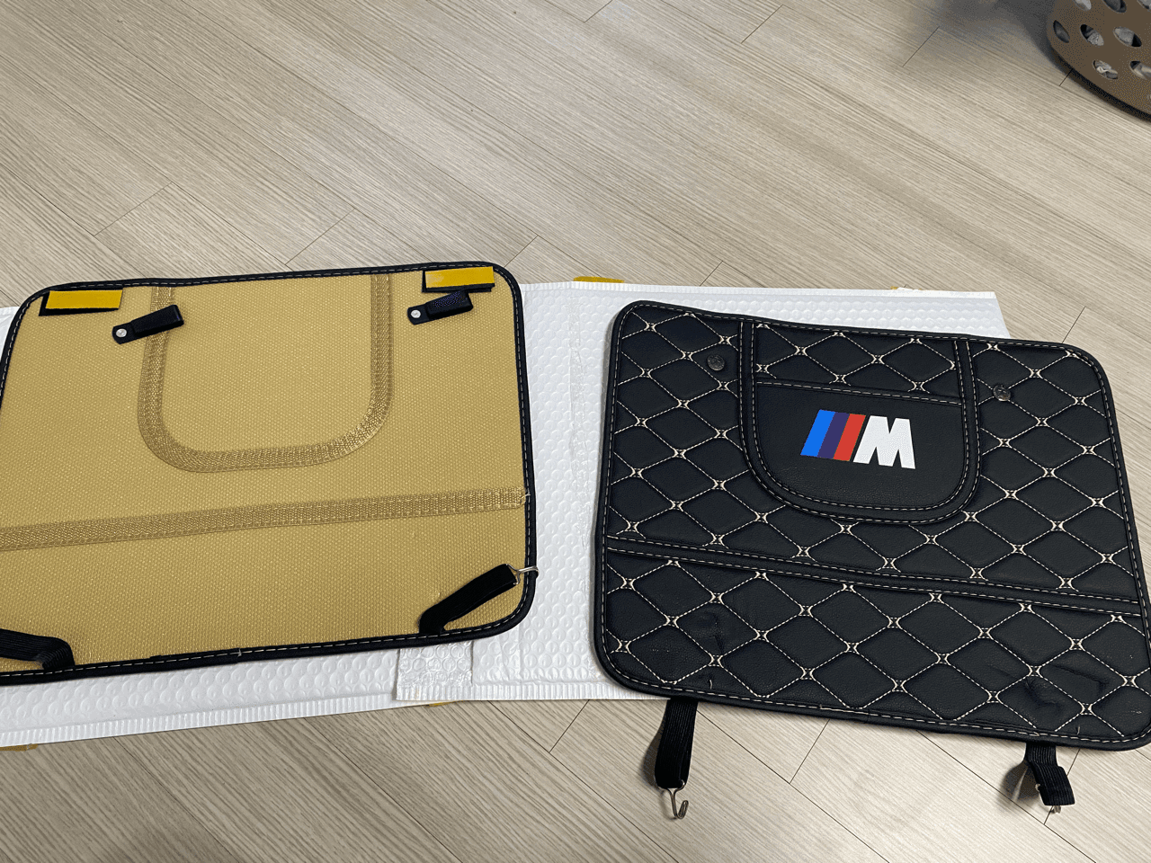 BMW M로고 가죽 킥매트(시트 후면 보호용) 게시글 썸네일