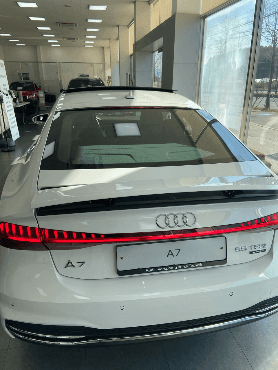 Q7 타러 갔다가 Q8 계약하고 올 뻔? 게시글 썸네일