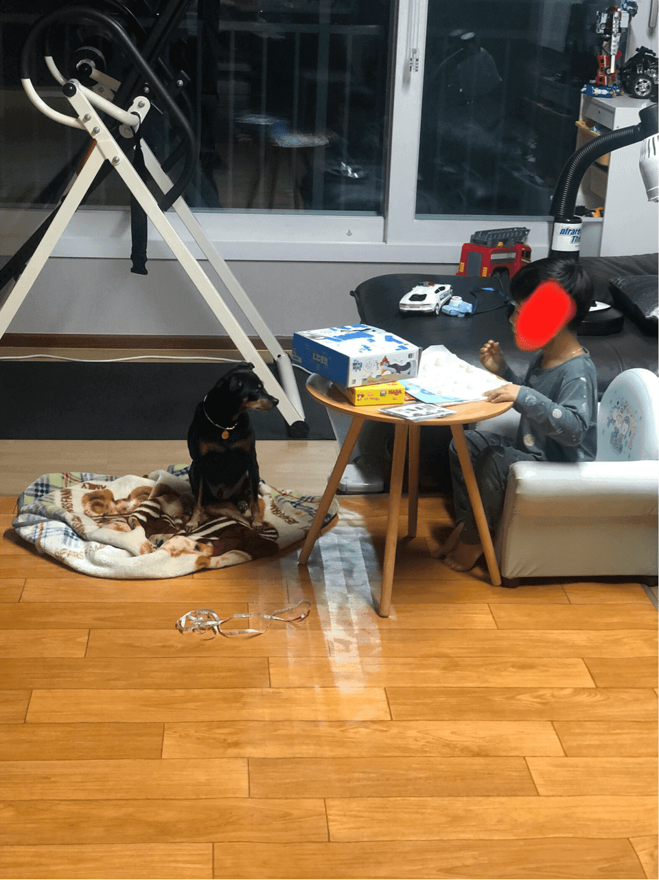 와이프 친구 만나러 가서 아직 안들어옴 게시글 썸네일