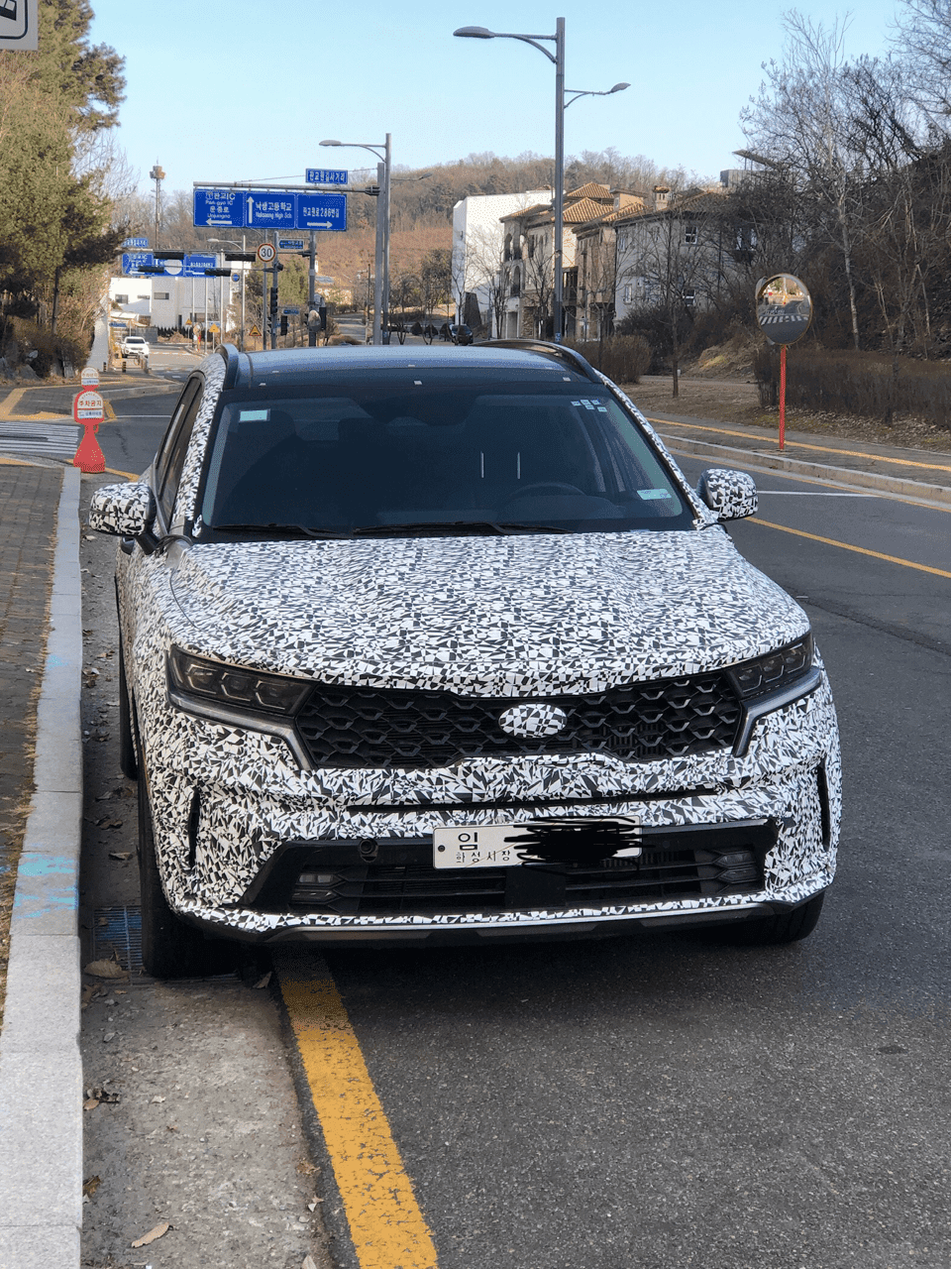 어떤 신형차 일까요?  게시글 썸네일