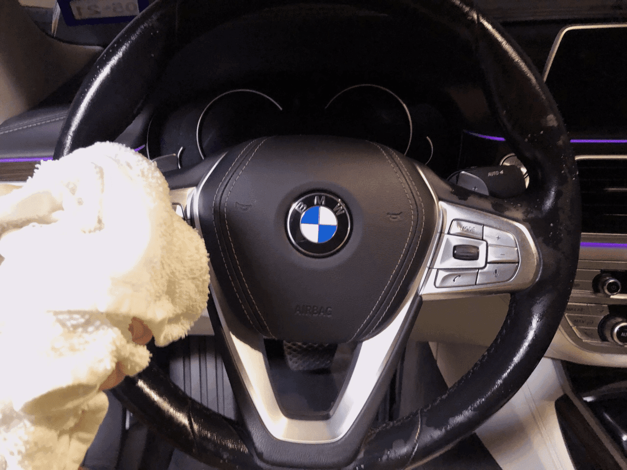 무모하게 세제로 가죽핸들 닦아본 후기(?) 게시글 썸네일