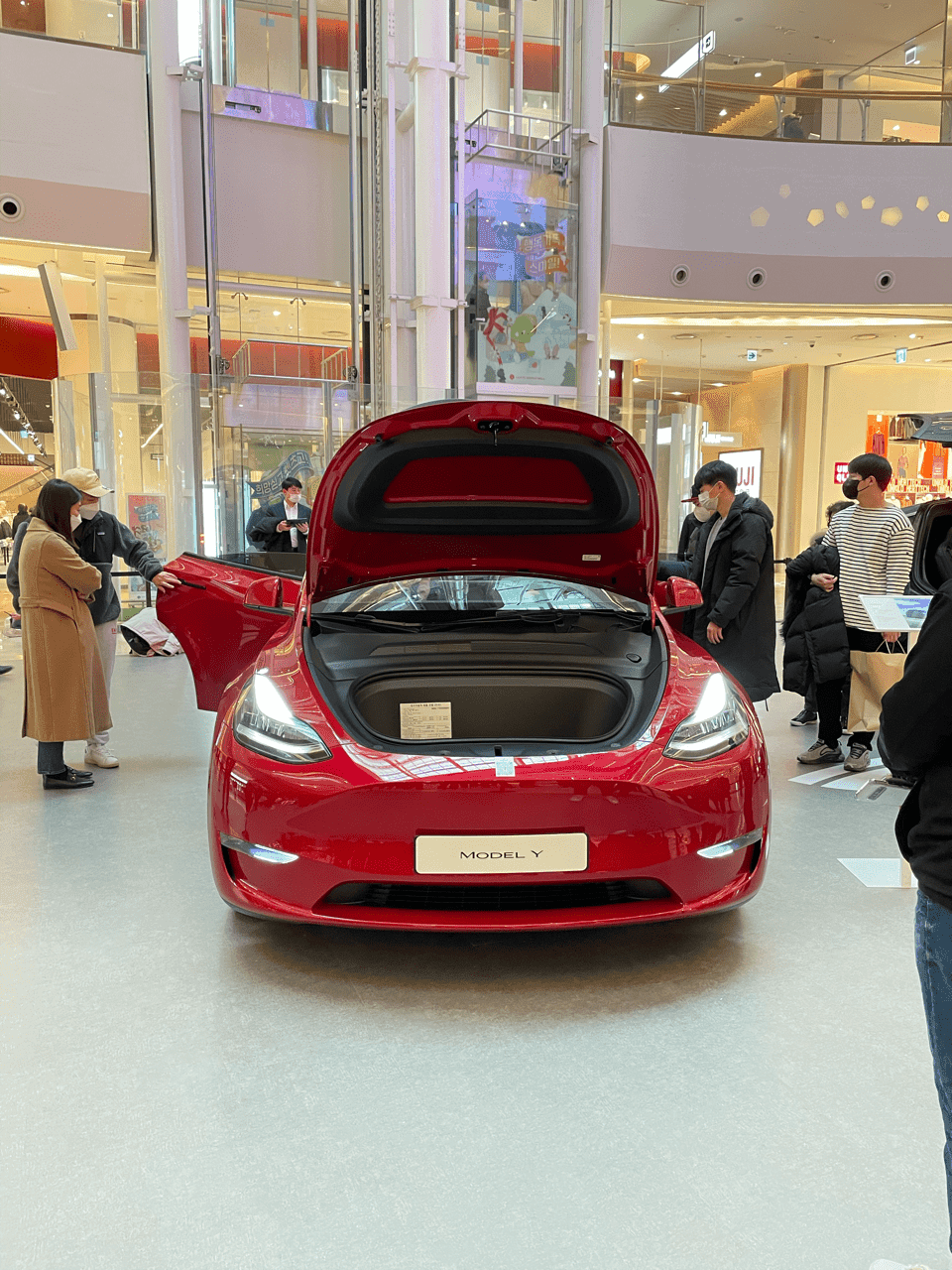 롯데월드타워 테슬라 모델 Y봤어요 게시글 썸네일