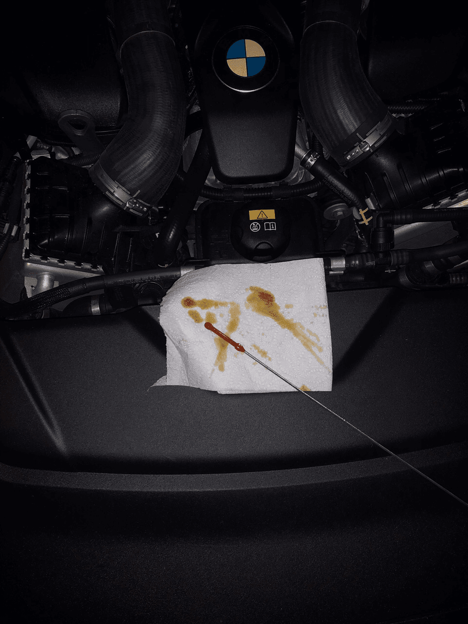 간만에 엔진오일 찍어봤는데 얼마나 더 타도 될까요? 게시글 썸네일