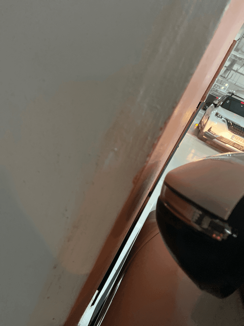 ?? : 기둥뒤에 공간이 있어요 게시글 썸네일