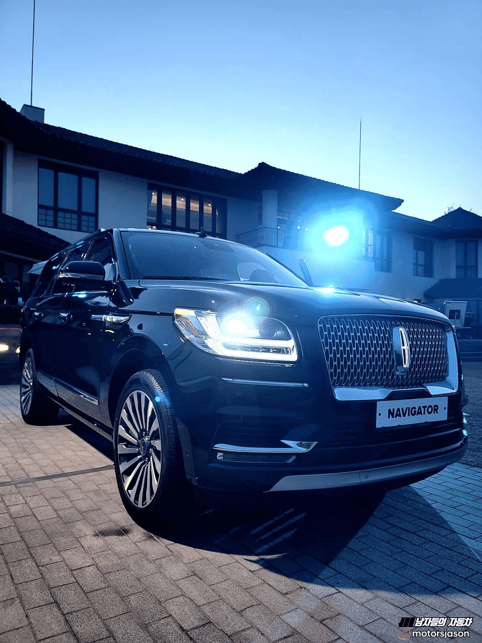 링컨 네비게이터 실물 사진 게시글 썸네일