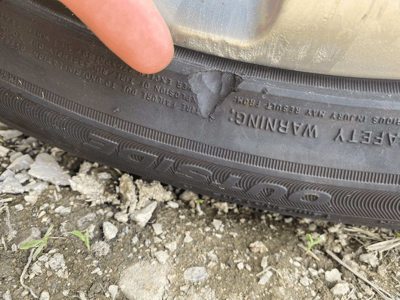 선배님들 타이어 갈아야할까요?? 게시글 썸네일