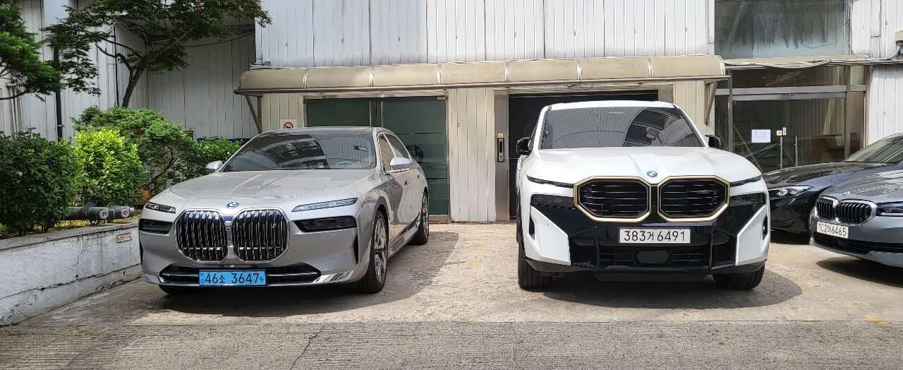 BMW XM 나이트 골드  게시글 썸네일