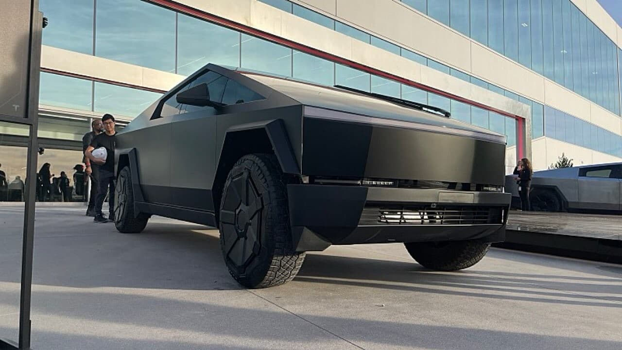 테슬라 사이버트럭 지리네요  게시글 썸네일