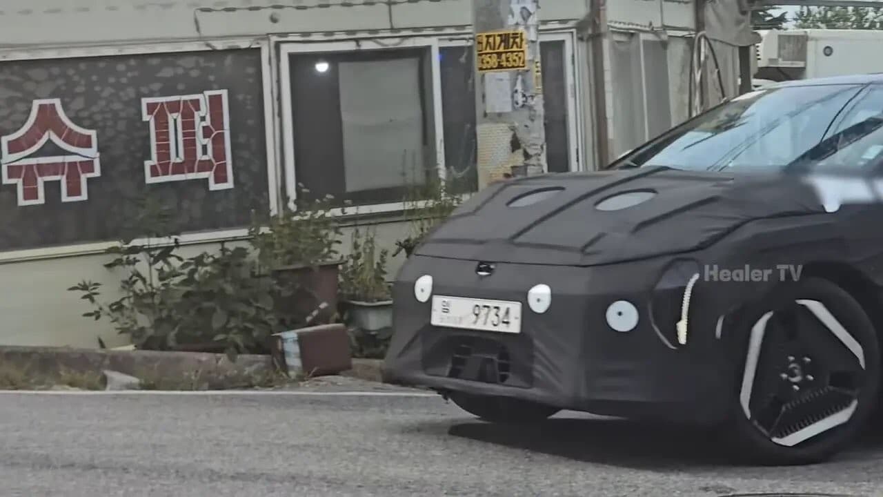 EV4 위장막 차량이 자주 포착되네요 게시글 썸네일