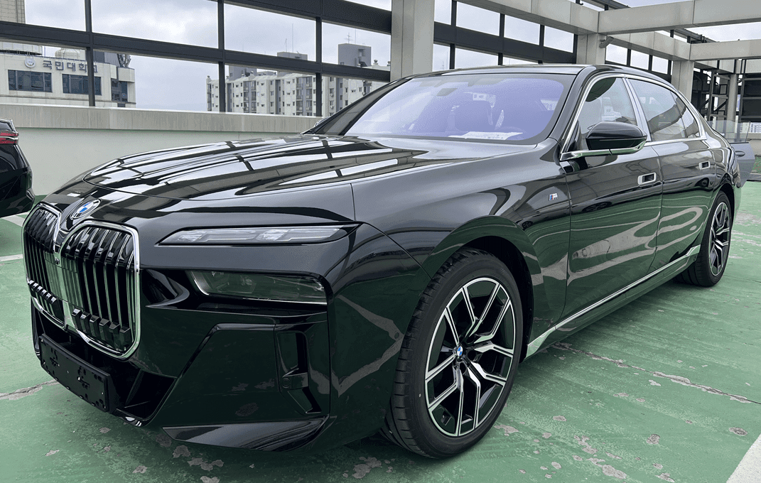 7시리즈가 S클래스보다 더 잘 팔리는 이유가 뭘까요  게시글 썸네일