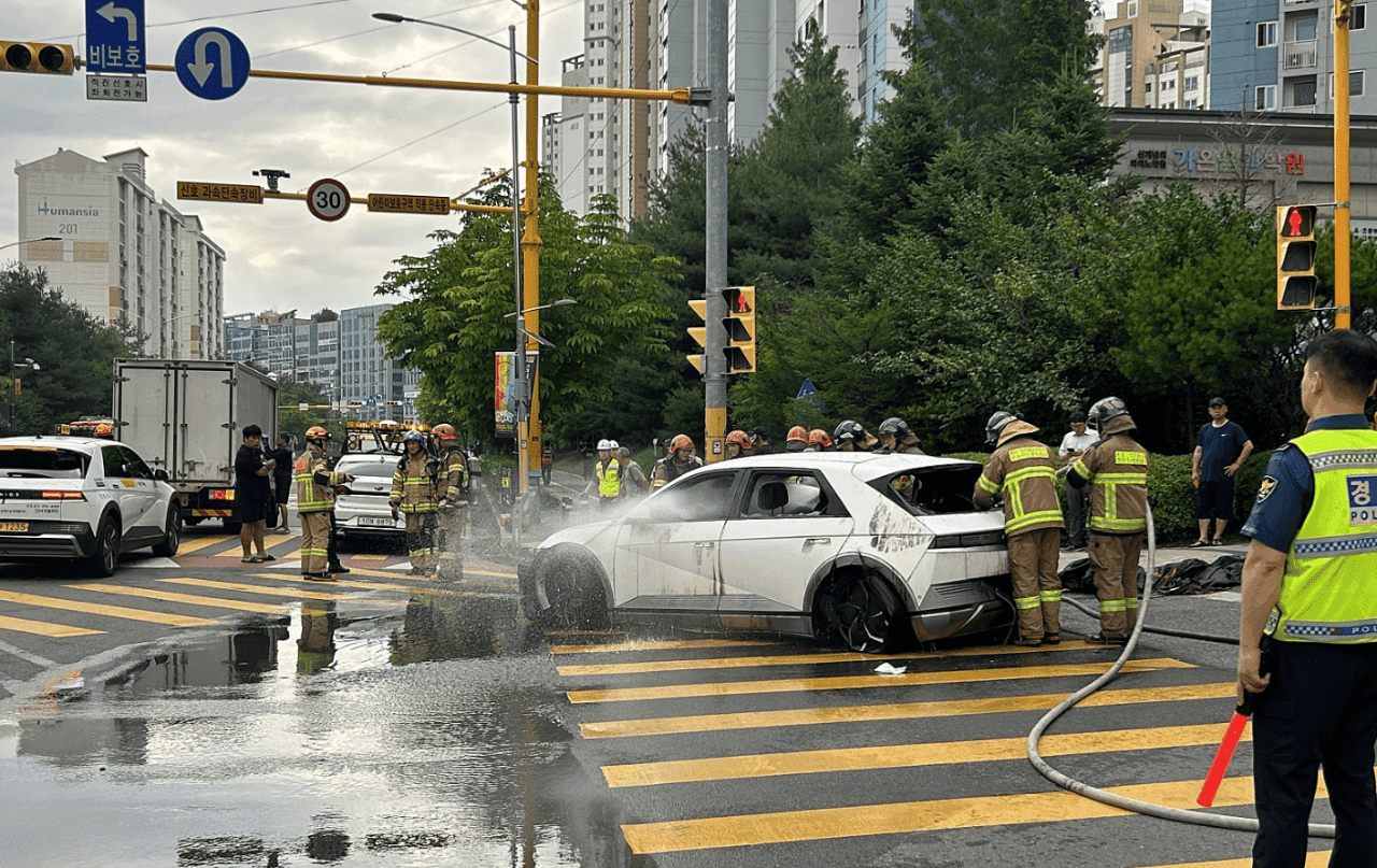 천안 아파트 지하주차장에서 전기차 불났네요  게시글 썸네일