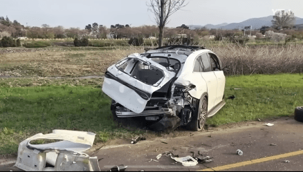 경주 벤츠 EQS 전기차 사고 블박 영상...  게시글 썸네일