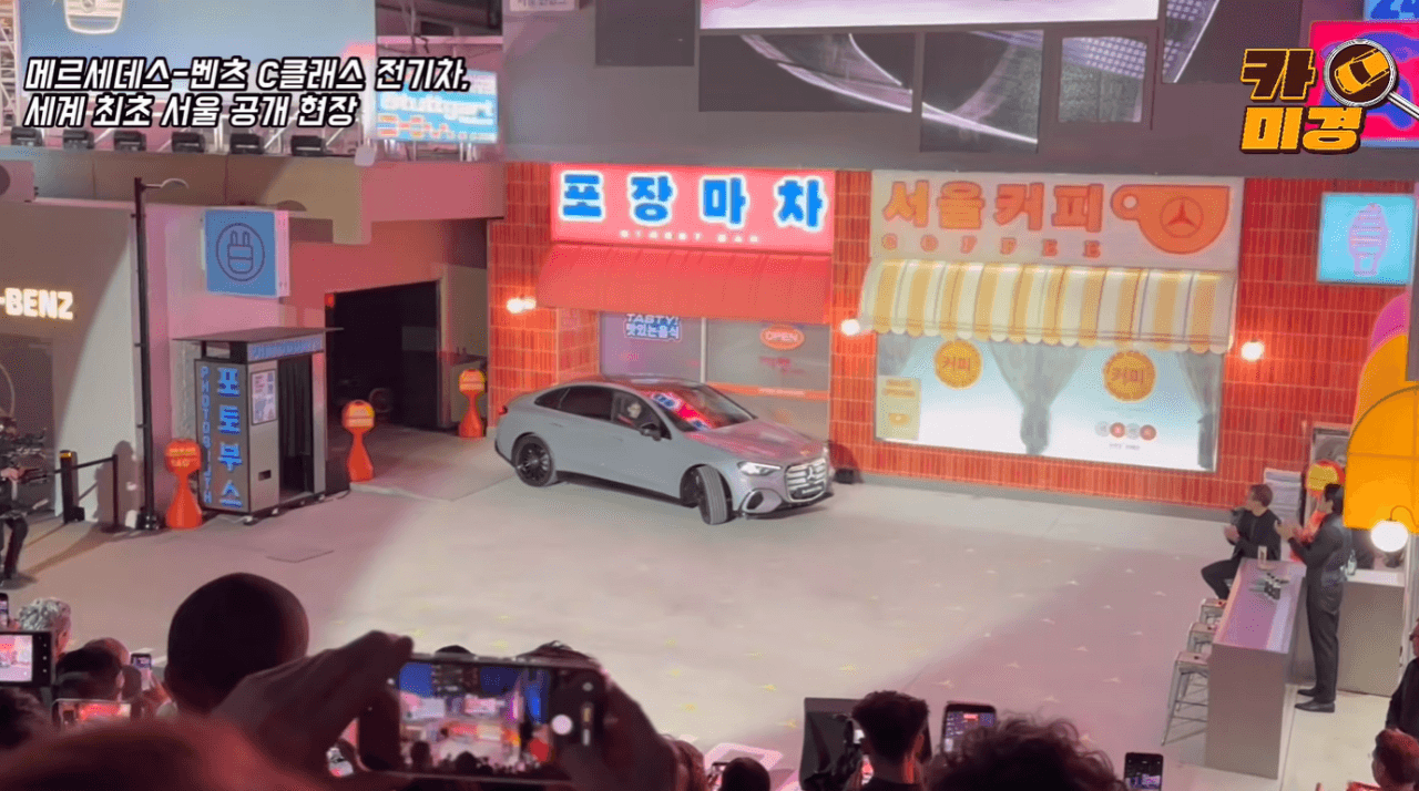 차보다 더 논란 중이라는 벤츠 C클래스 공개 현장;;  게시글 썸네일