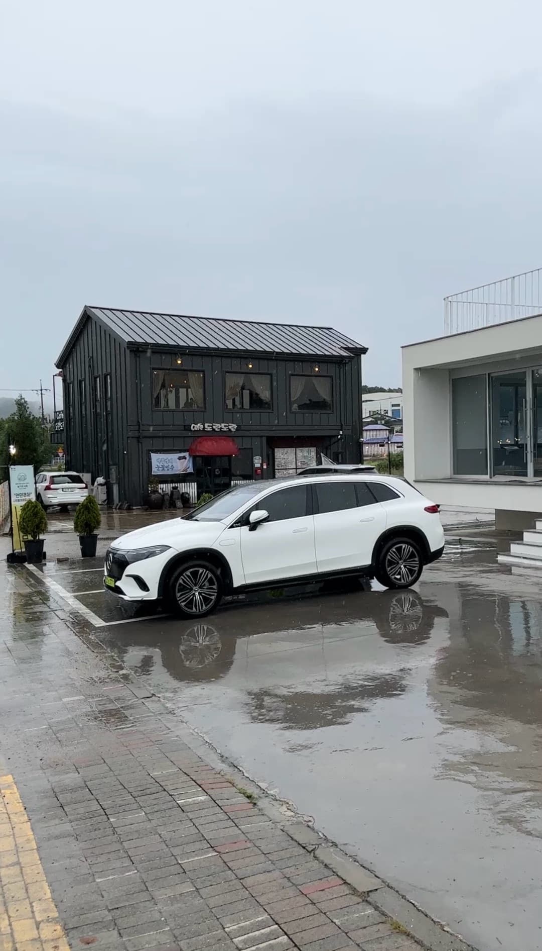 하데스 음. . .벤츠 EQS 450 SUV 이야기. . . 게시글 썸네일