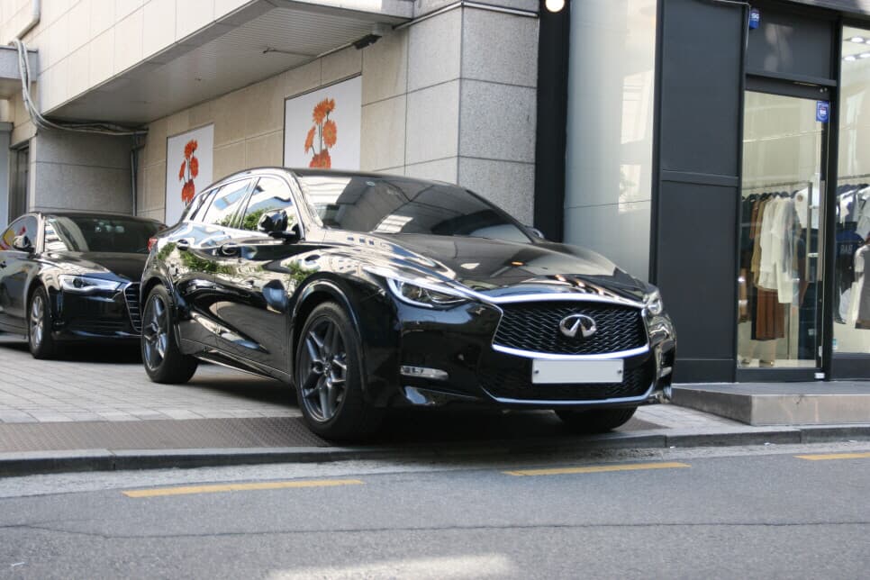 인피니티 Q30 2.0t 스포츠 에센셜 게시글 썸네일