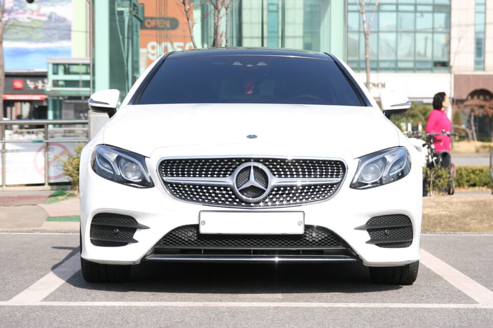벤츠 E-클래스 E 220d 쿠페 게시글 썸네일