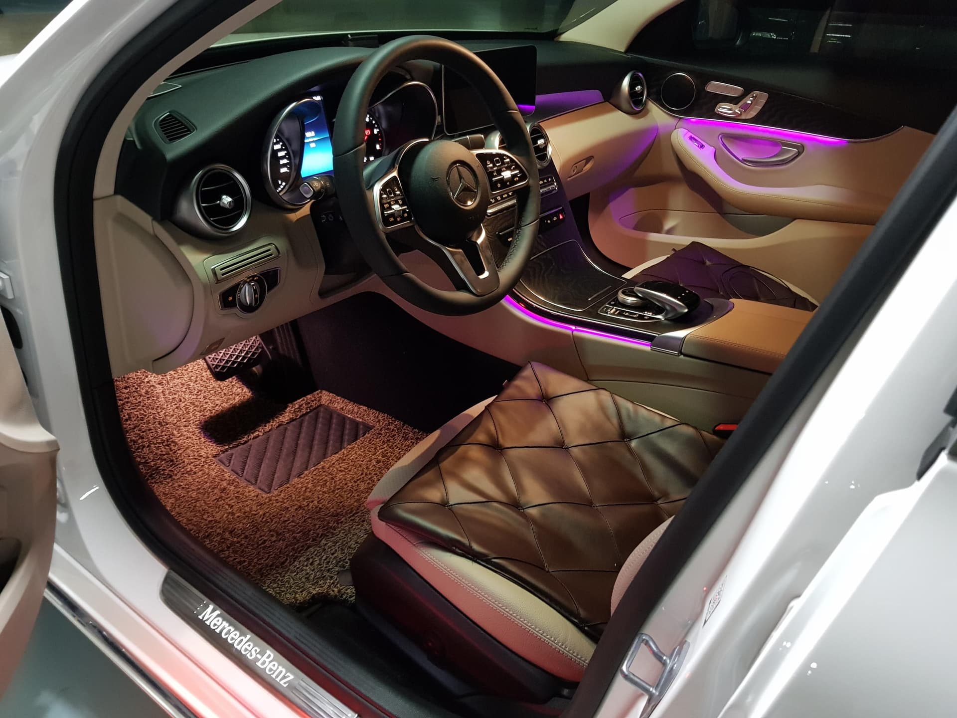 벤츠 C-클래스 C 220d 아방가르드 게시글 썸네일