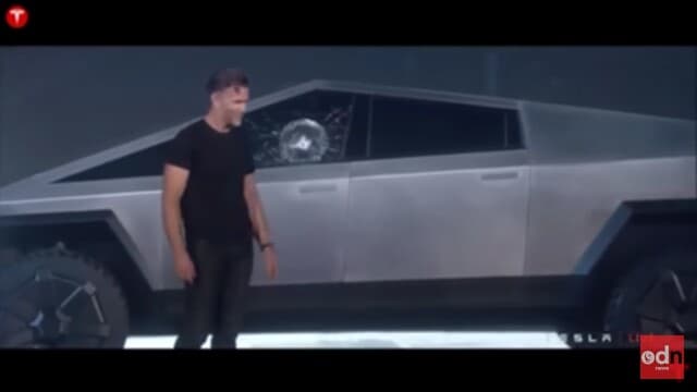 방탄 유리 성능 시연하다 망신 당한 테슬라 게시글 썸네일