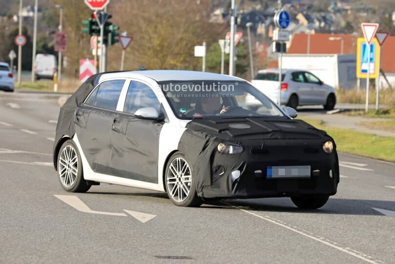 기아 4세대 리오(프라이드) F/L 스파이샷 게시글 썸네일