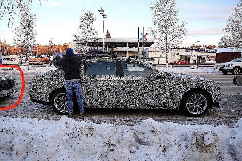 현행 모델 보다 더 커지는 차세대 S클래스 그릴 게시글 썸네일