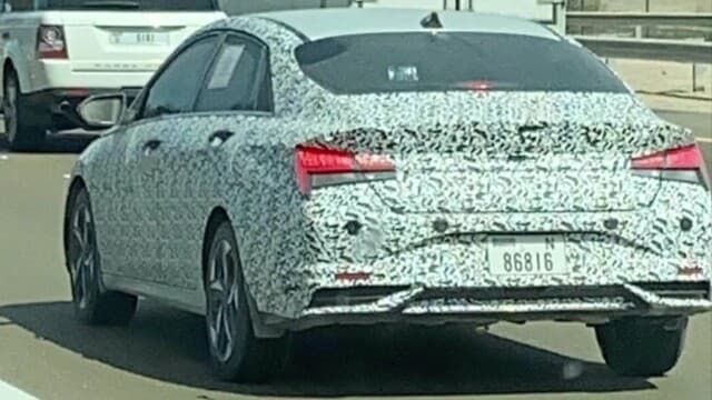 현대 아반떼(CN7) 테일램프 포착 게시글 썸네일