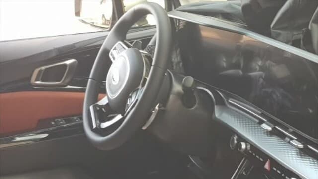 기아 카니발의 4세대 모델 실내 완전 포착 게시글 썸네일